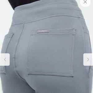 ❌ SOLD ❌ Jaanuu womens 10 pocket jogger ❌SOLD❌
